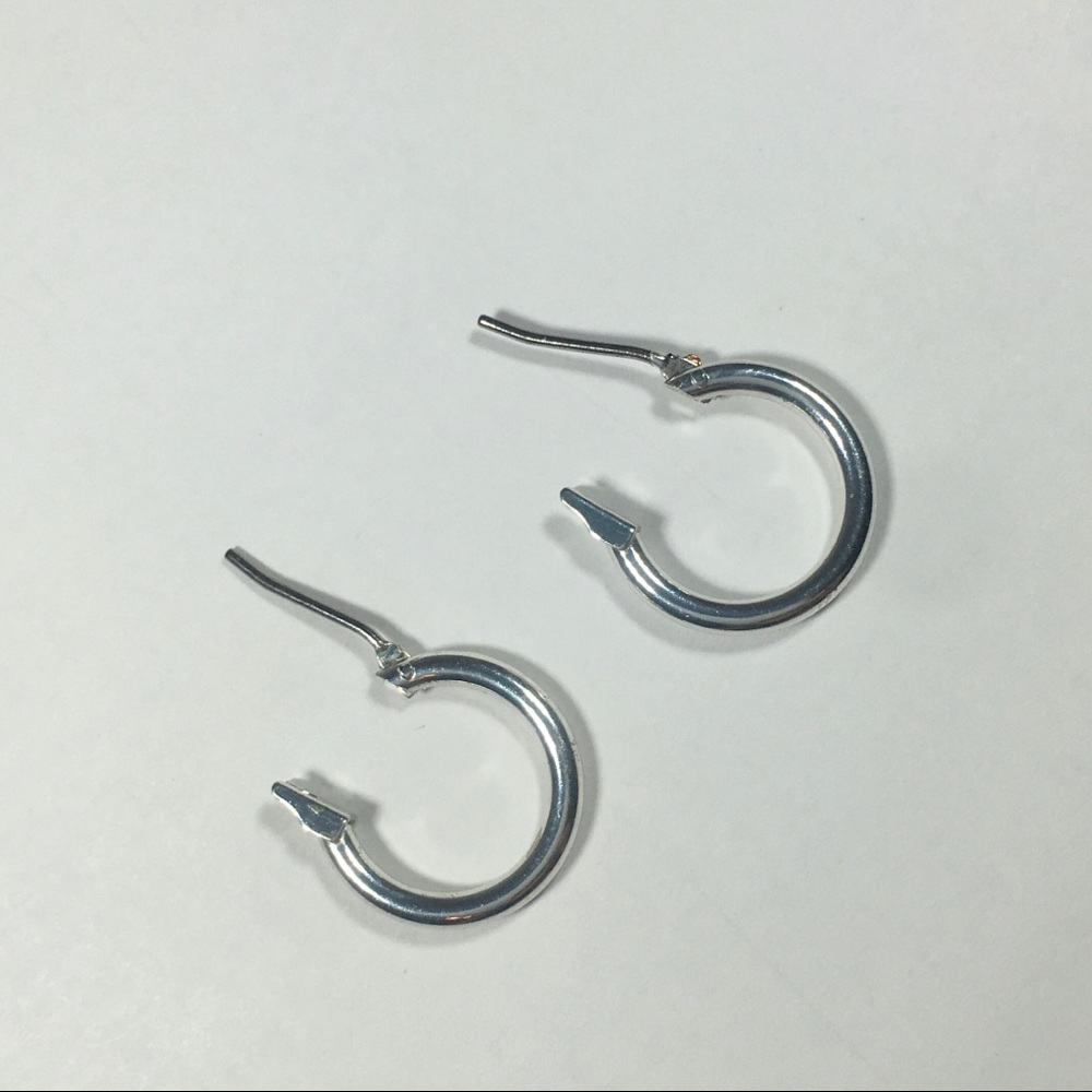 SMALL SILVER HOOPS